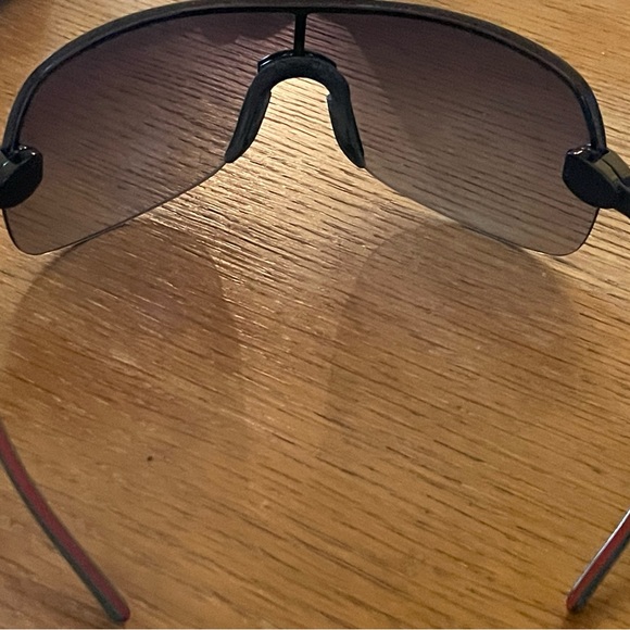 Authentic Gucci Sunglasses with Caee - Picture 6 of 12